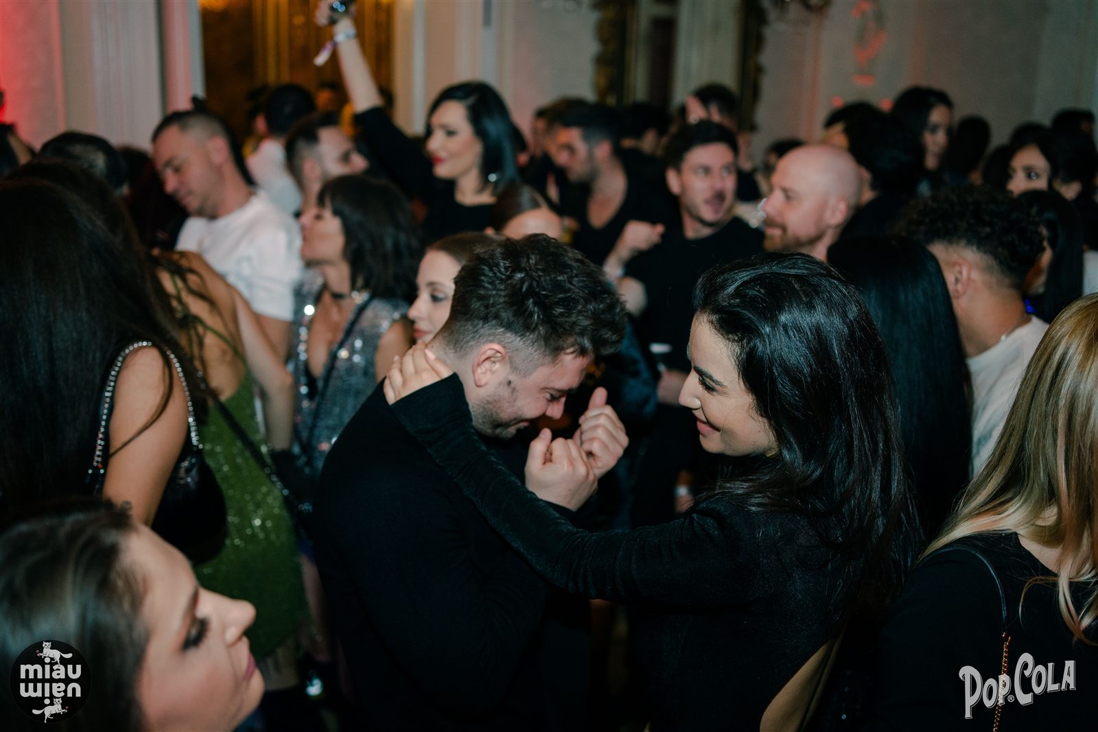 Dans după miezul nopții la Palatul Noblesse