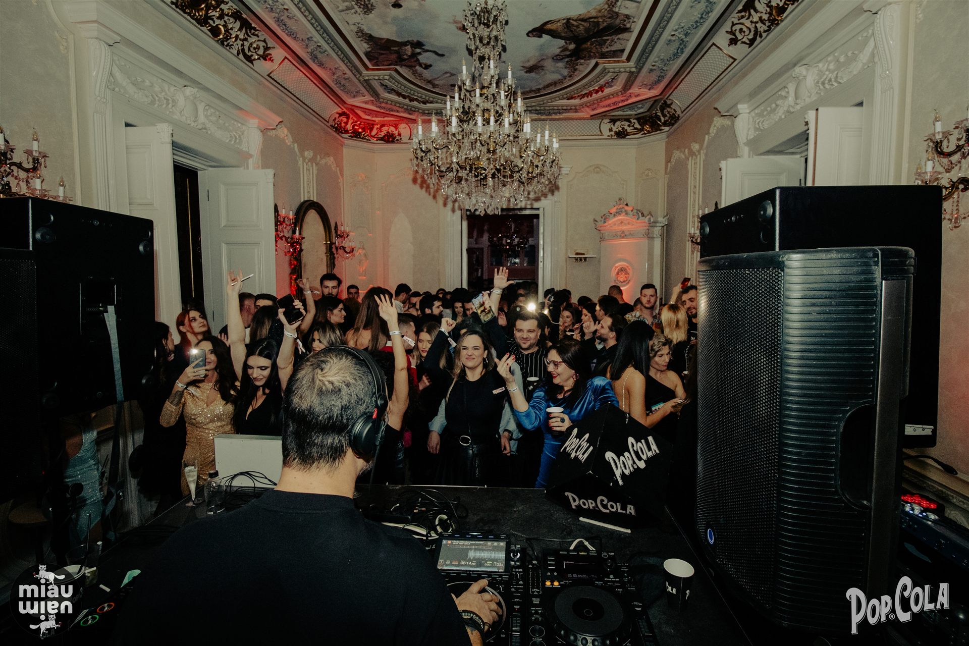 Petrecere de Revelion în București: MiauMiau NYE Party la Palatul Noblesse