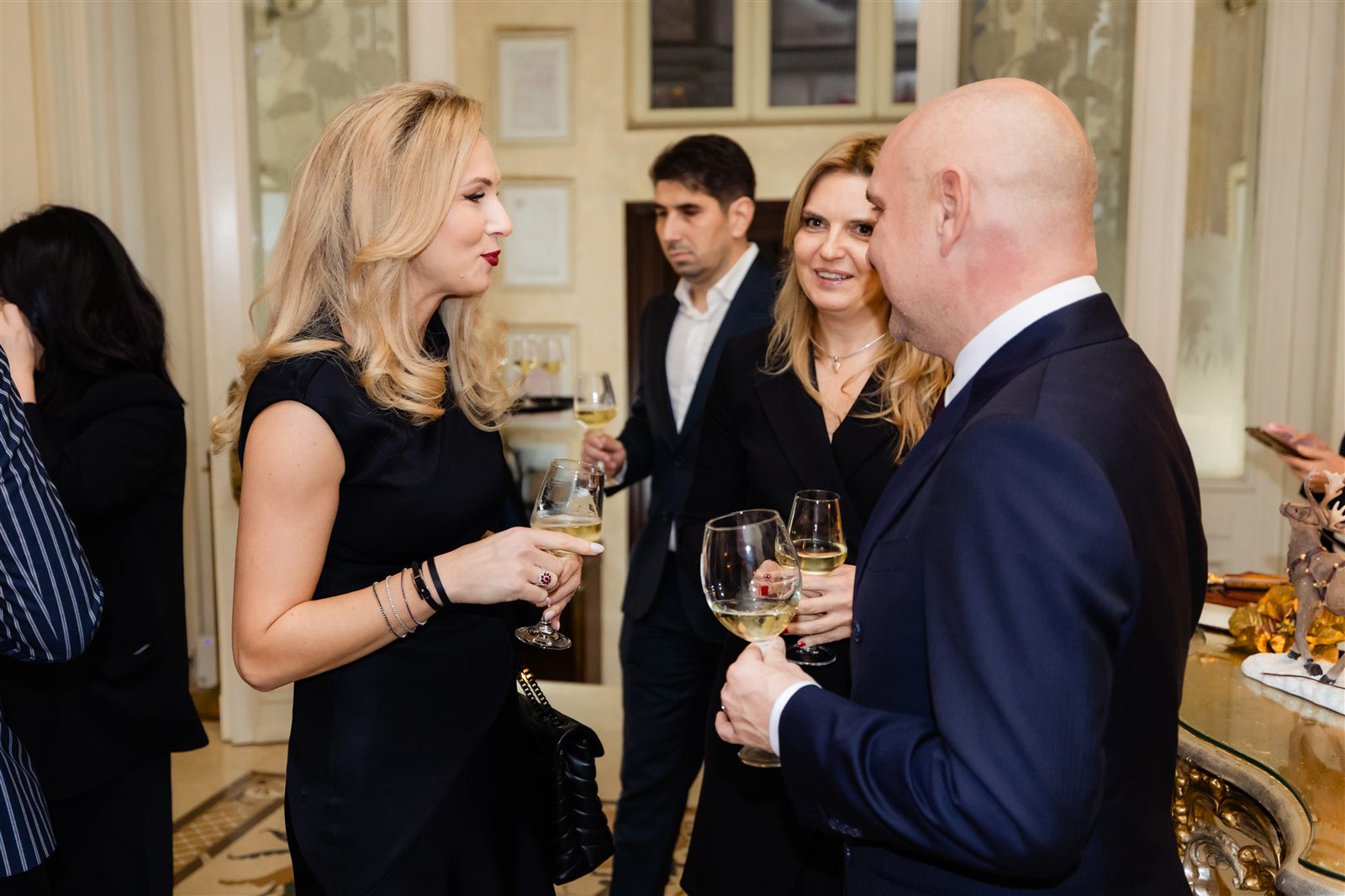 Invitați în conversație într-un salon al Palatului, eveniment corporate