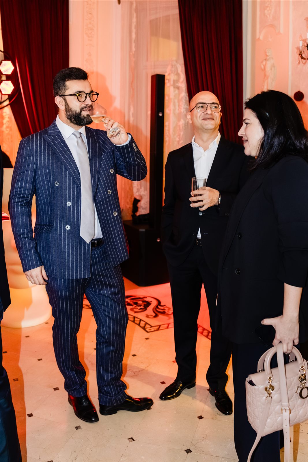 Invitați în conversație la evenimentul corporate de sfârșit de an