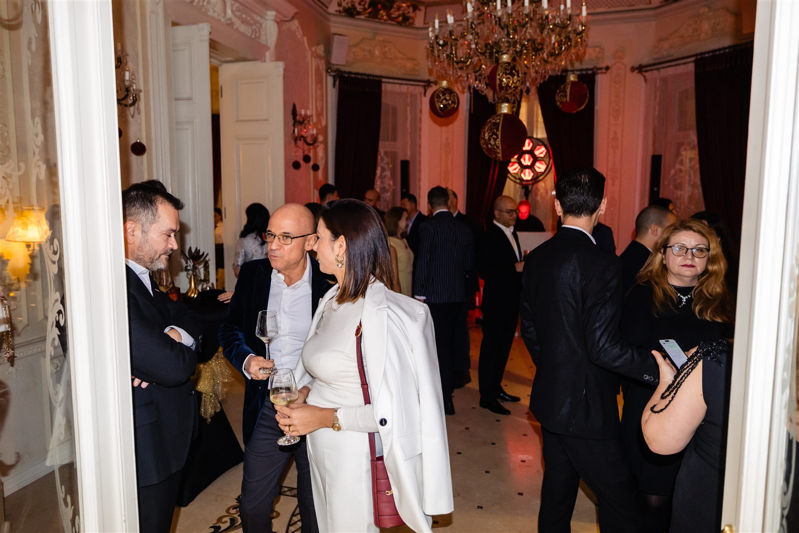 Networking în holul central al Palatului Noblesse, eveniment de sfârșit de an cu parteneri