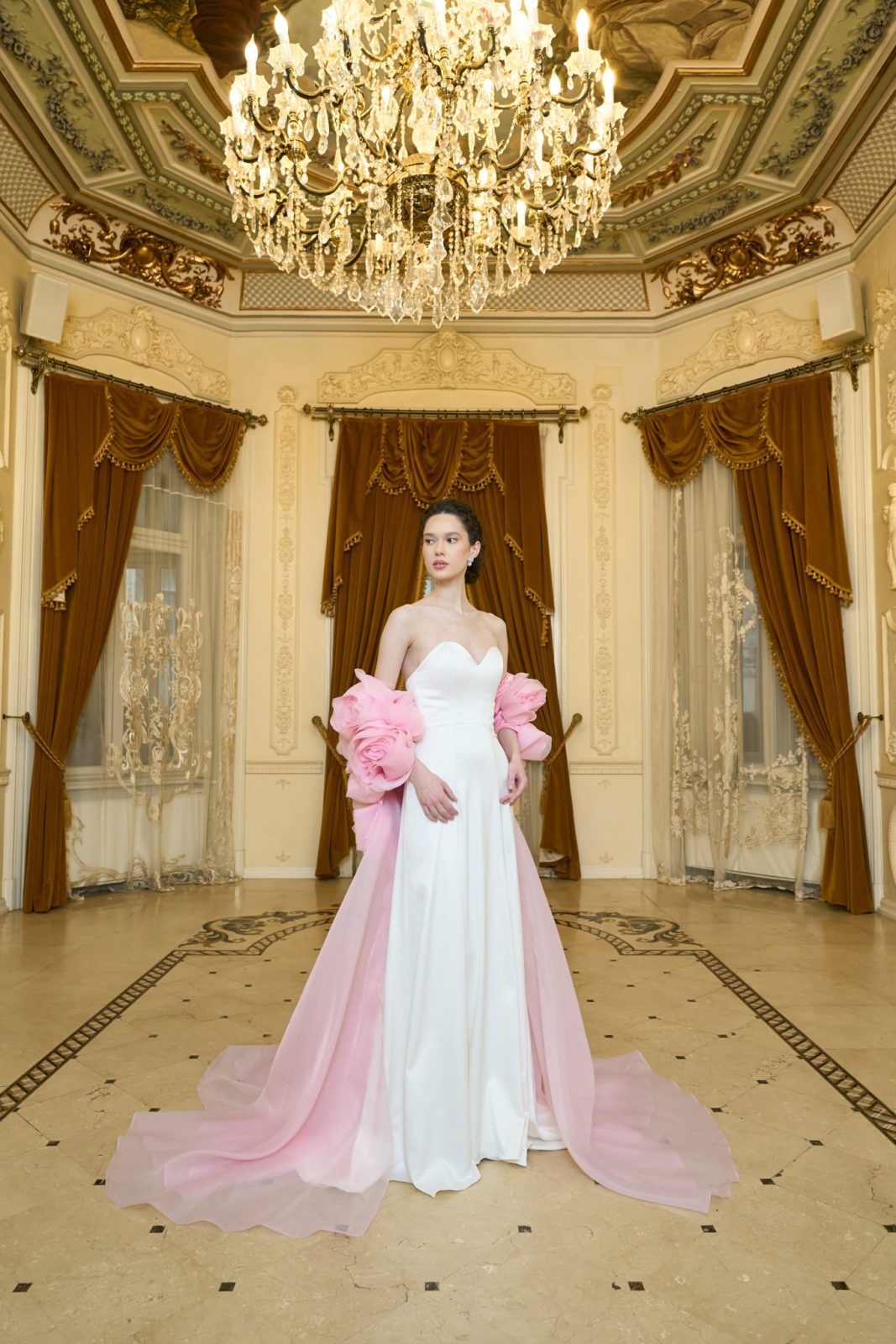 Sesiune Foto Haute Couture la Palatul Noblesse – Eleganță și Rafinament în Fiecare Cadru