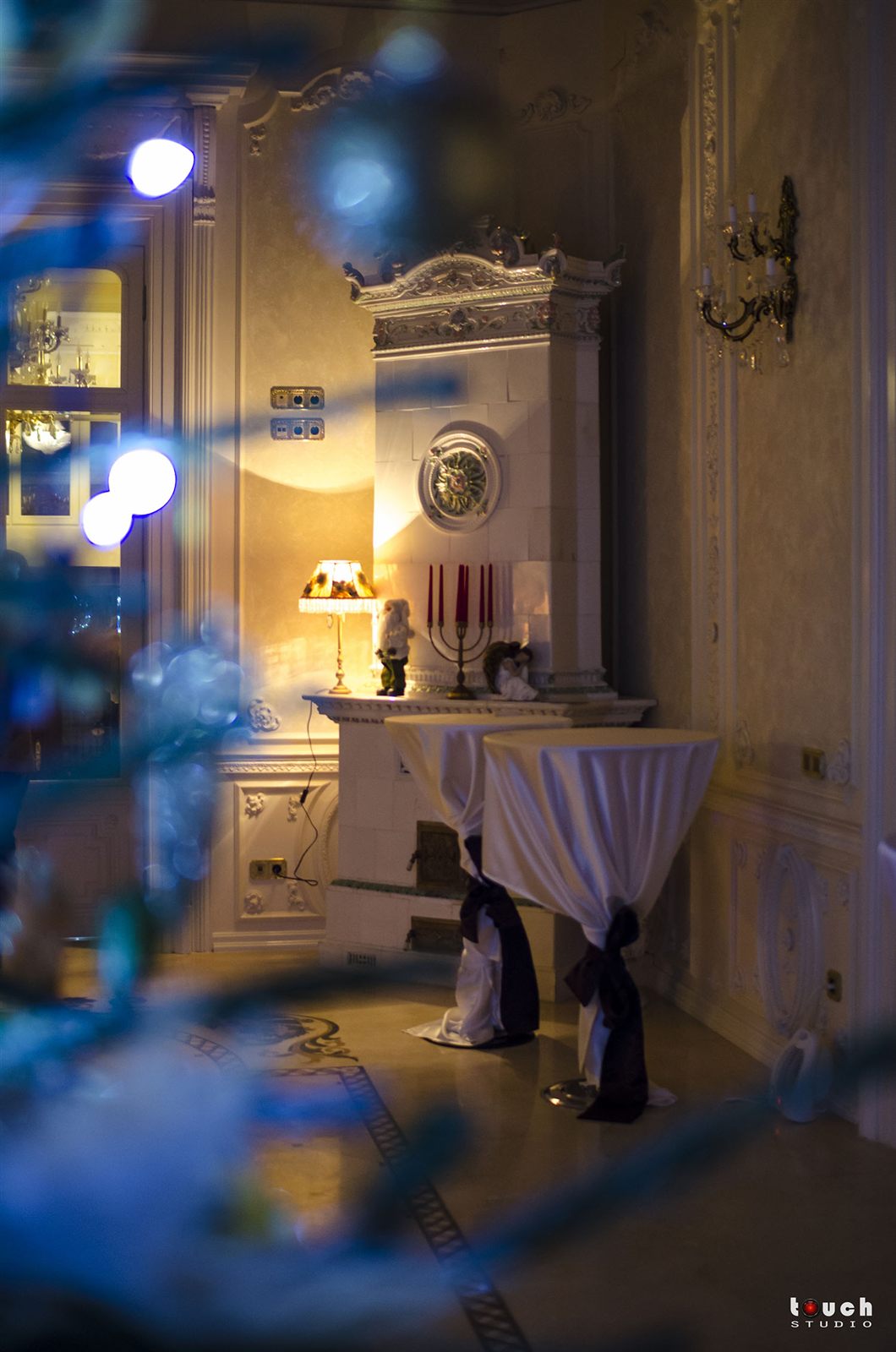 Decoratiuni pe bradul de Craciun din Palatul Noblesse