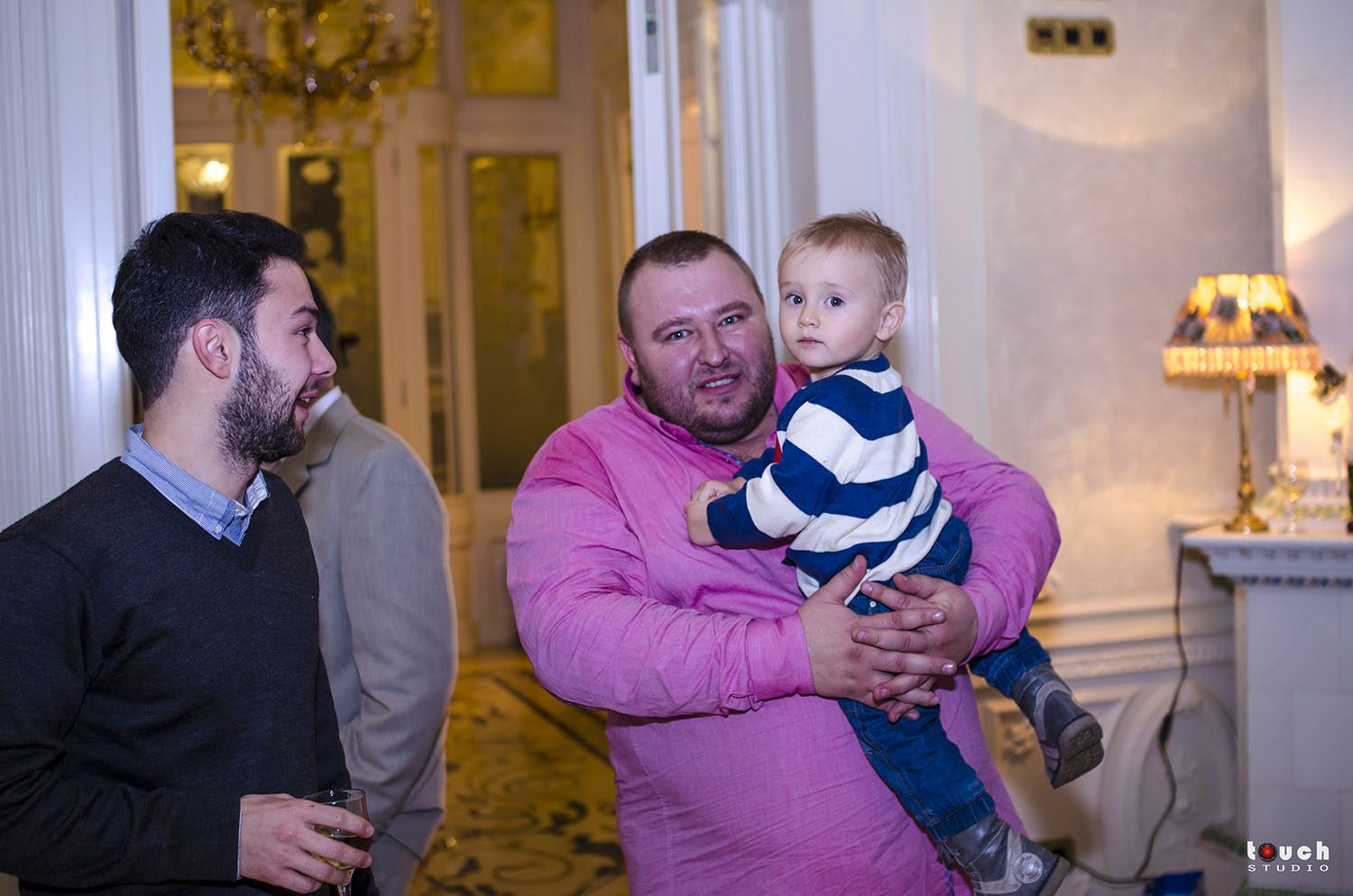 Familii la petrecerea de Craciun a echipei Noblesse din Palatul Noblesse