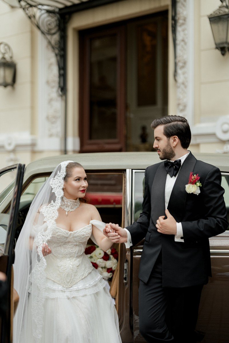 Ședință foto de nuntă Petra & Valentin la Palatul Noblesse – eleganță atemporală și farmec vintage