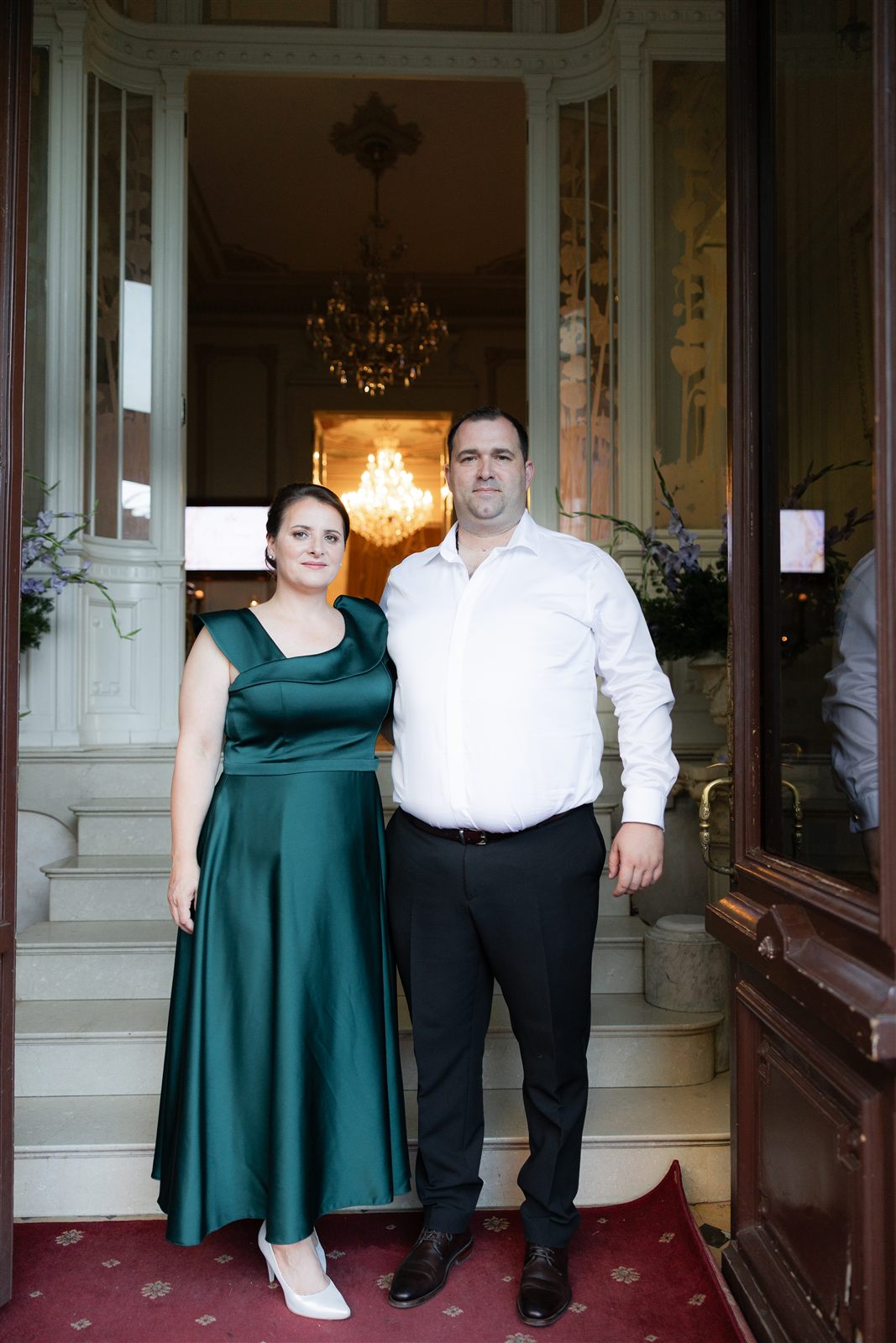 Cuplu la o cununie restransa la Palatul Noblesse