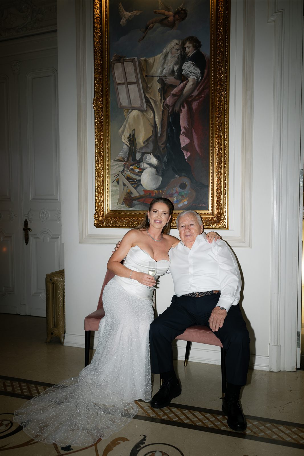 Cuplu si invitati la cununia restransa de la Palatul Noblesse