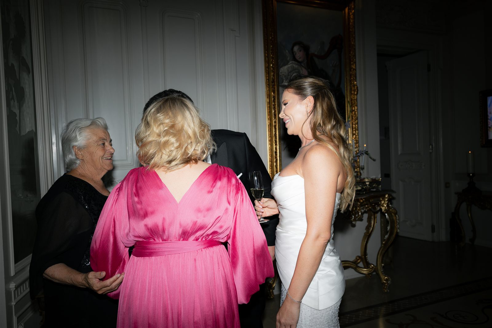 Momente intime cu familia la cununia restransa de la Palatul Noblesse