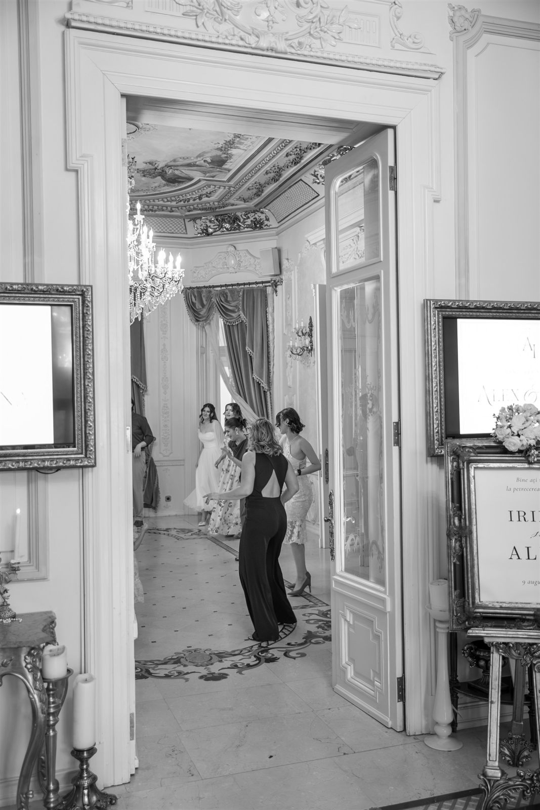 Momentul dansului mirilor la cununie — Palatul Noblesse
