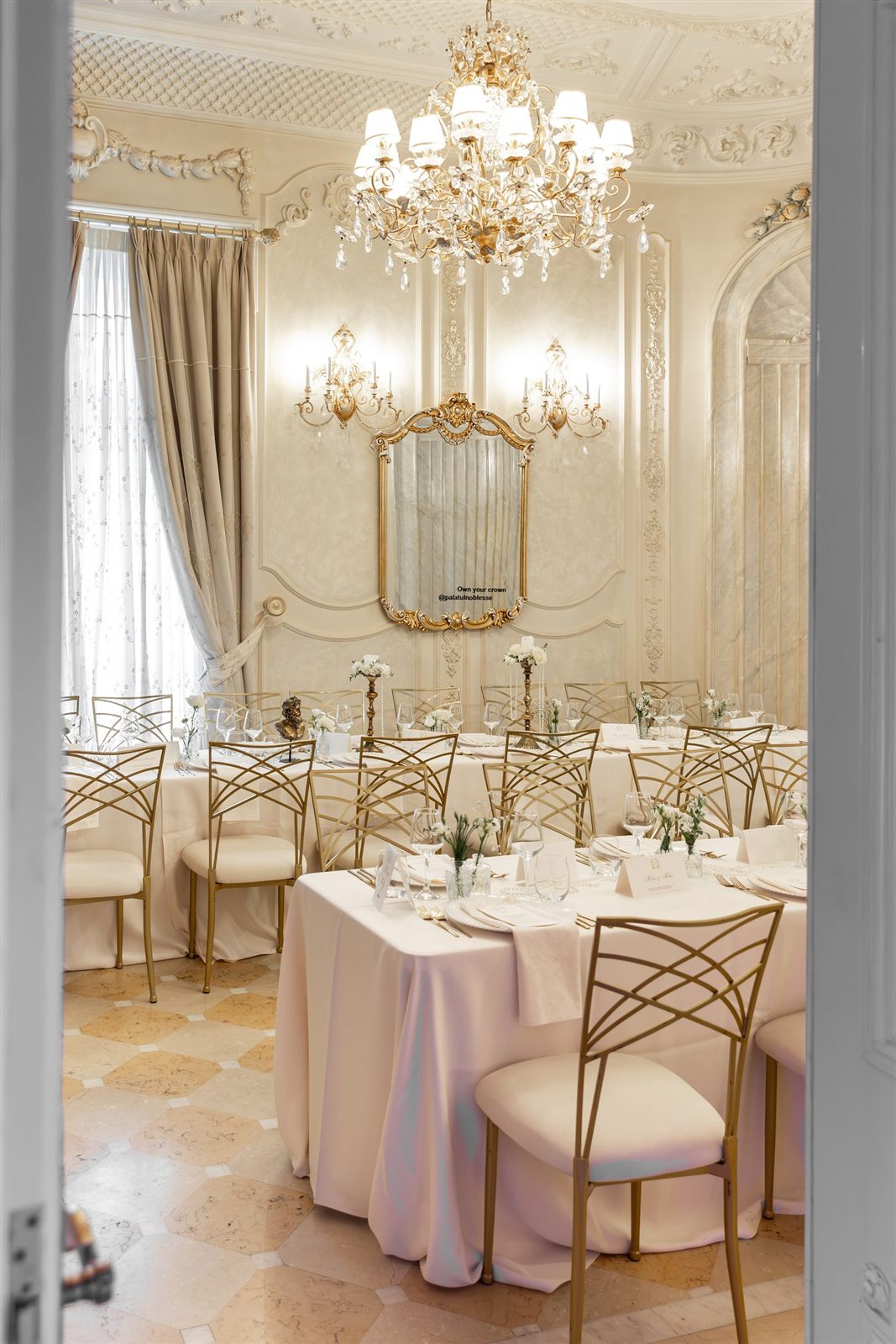 Salon elegant în alb pentru o cununie intimă — Palatul Noblesse