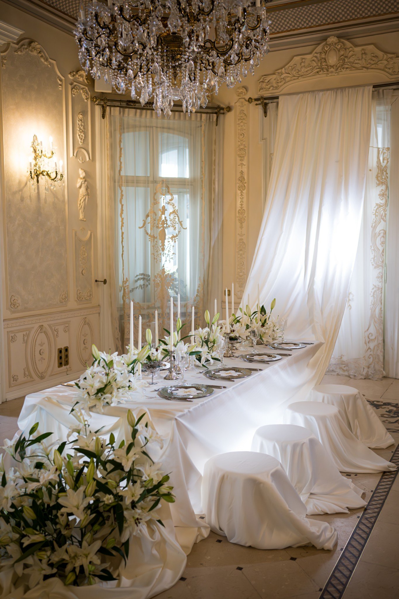 Decor floral crini lumanari nunta palat la Palatul Noblesse