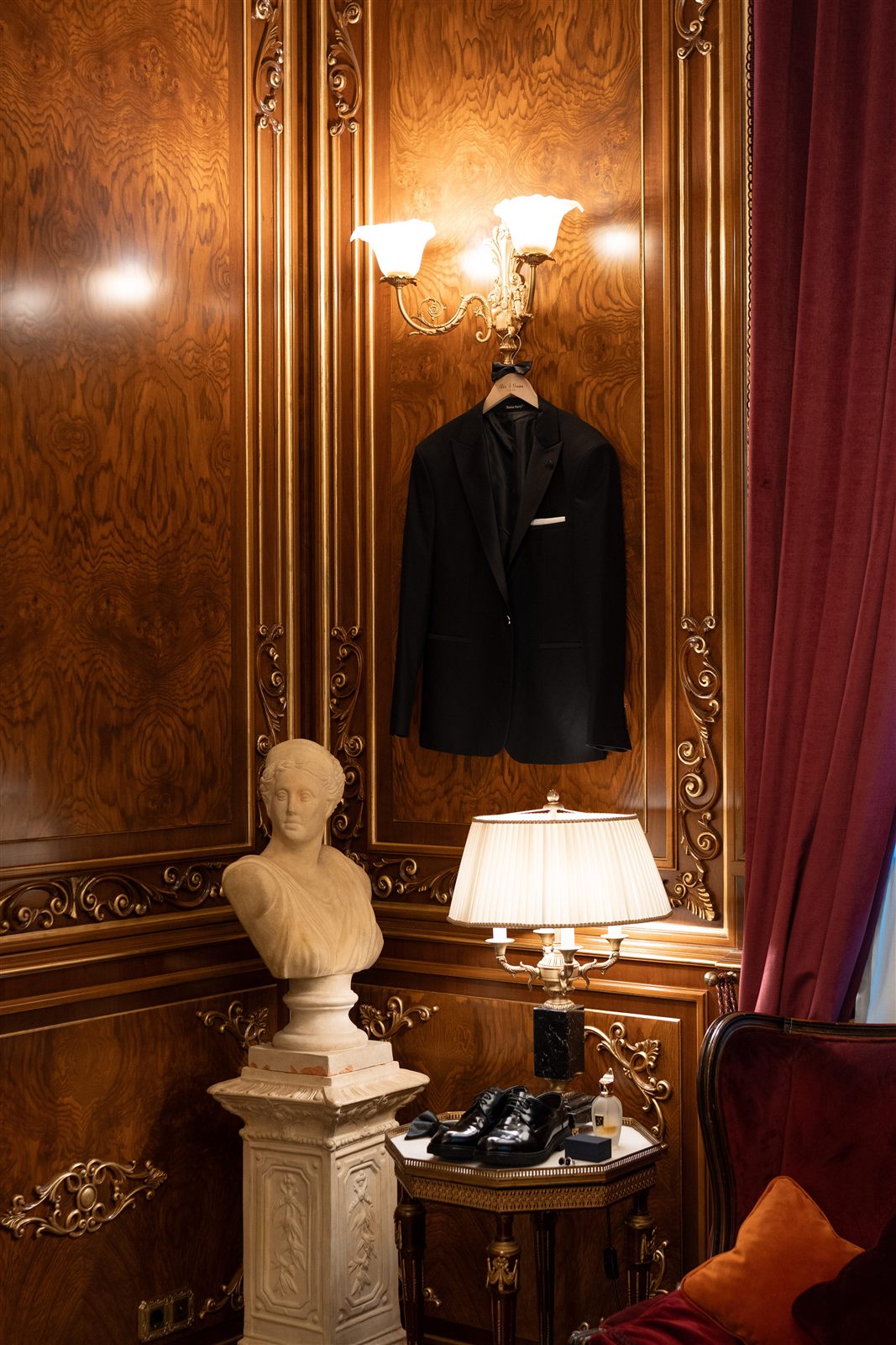 Costumul mirelui pregătit pentru nuntă la Palatul Noblesse