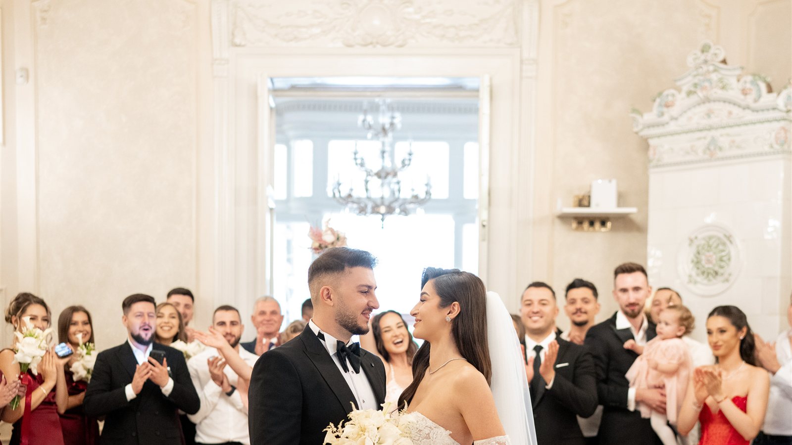 Pregătiri de nuntă și first look la palat în București