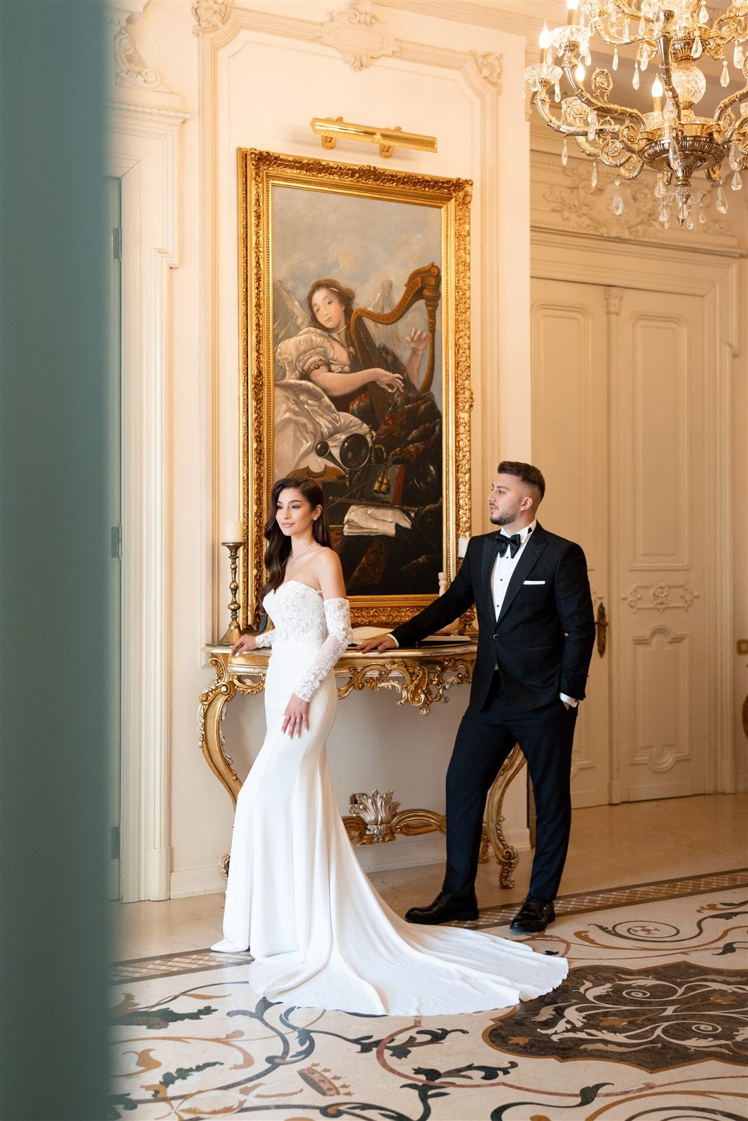 Miri într-un salon French Style la Palatul Noblesse din București