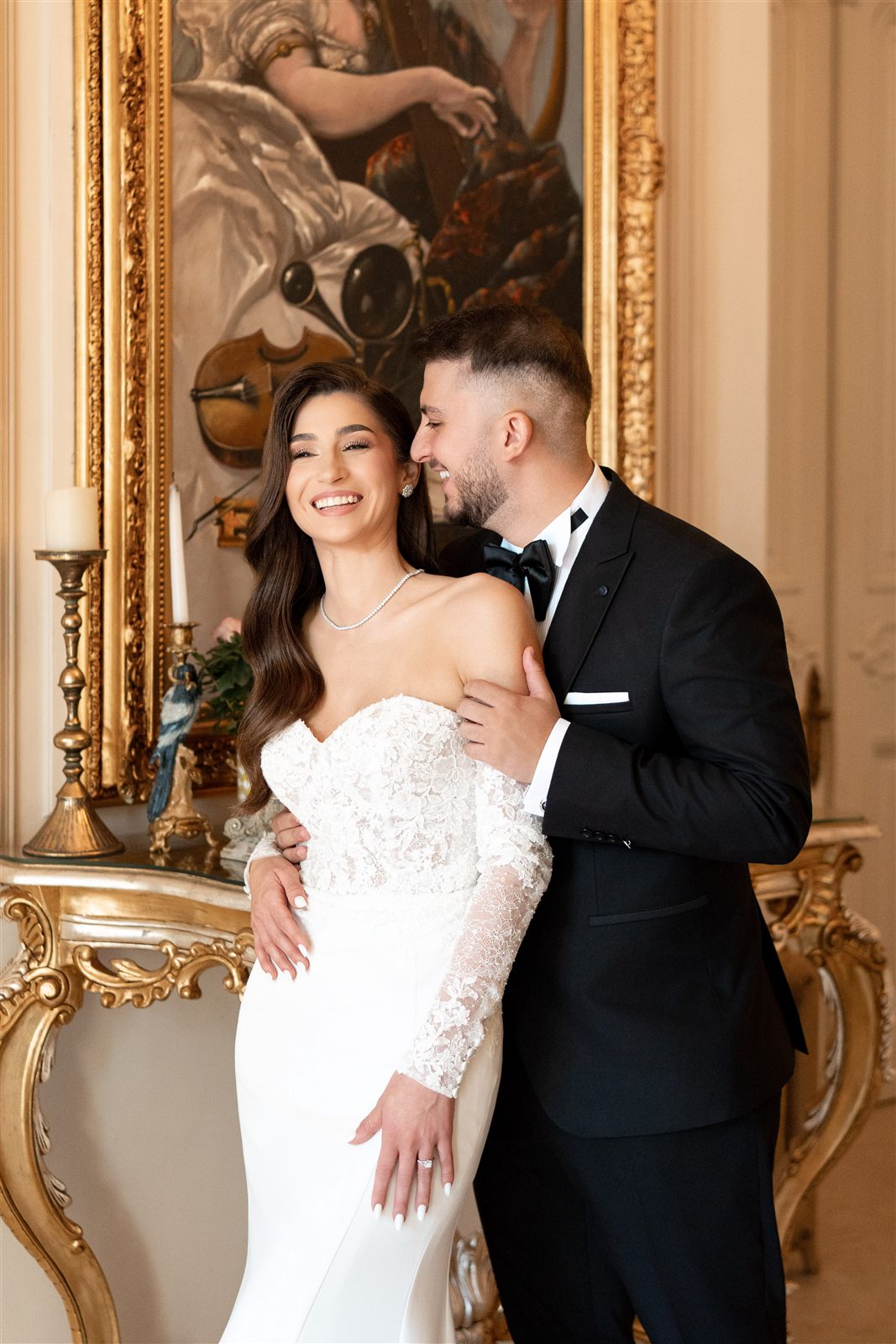 Miri reflectați în oglinda unui salon al Palatului Noblesse