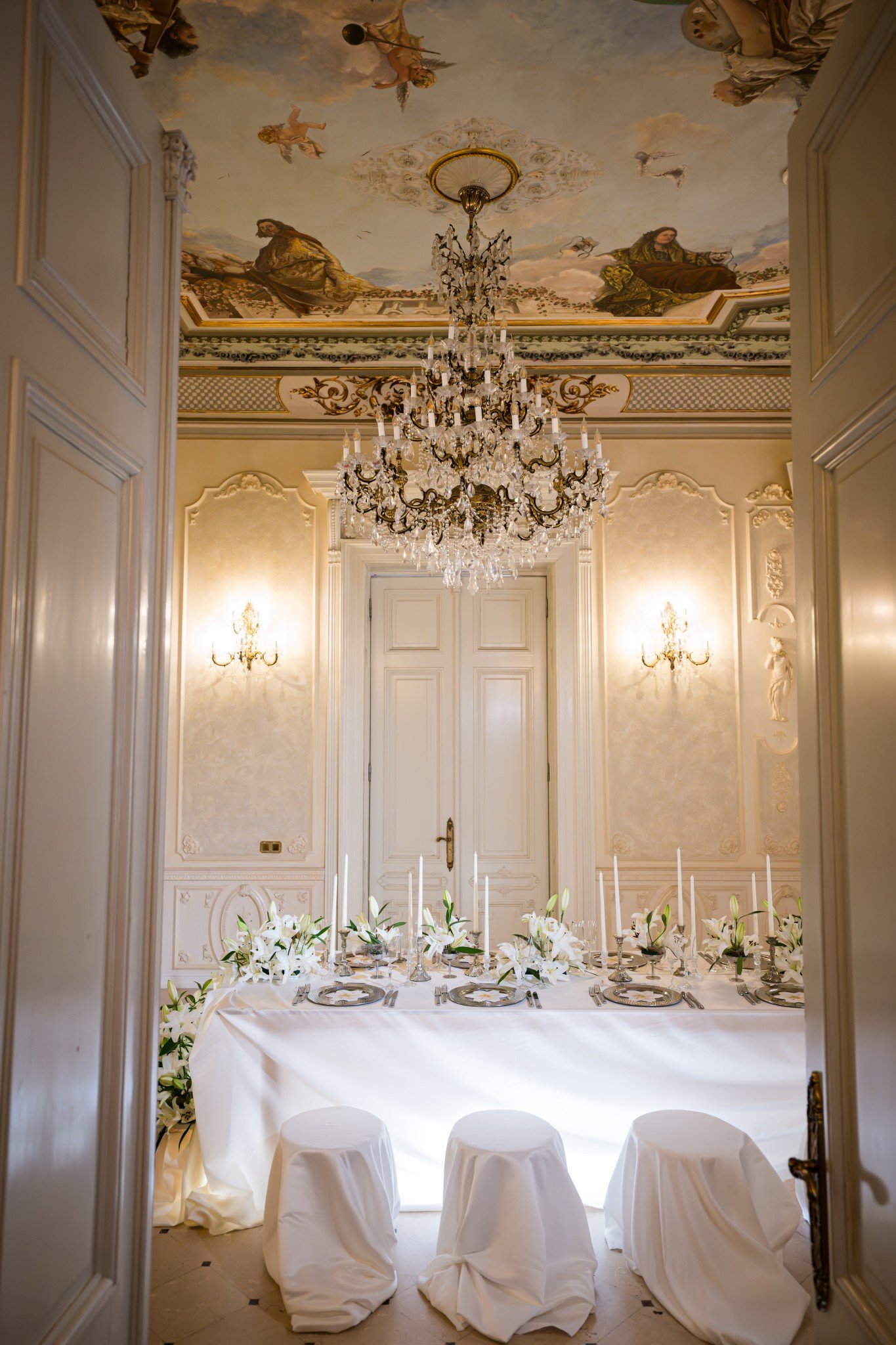 Salon french masa lumanari locatie nunta palat la Palatul Noblesse