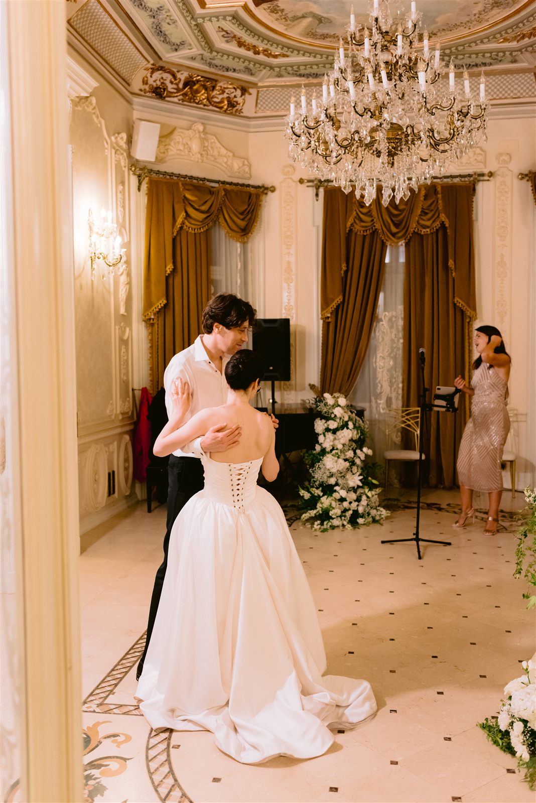 Dans la nunta din Salonul Baroque al Palatului Noblesse Bucuresti