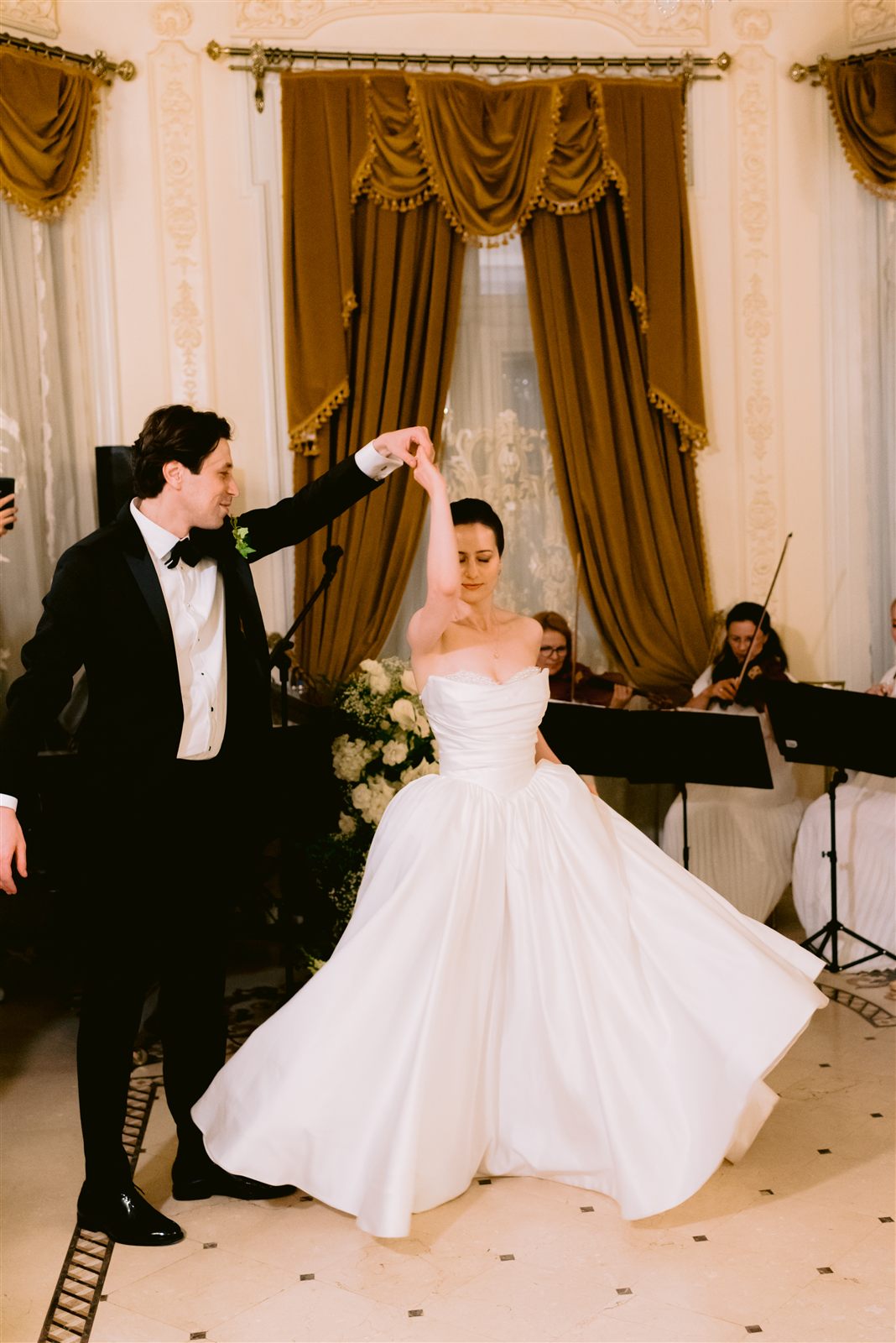 Primul dans de nunta in Salonul Baroque al Palatului Noblesse Bucuresti