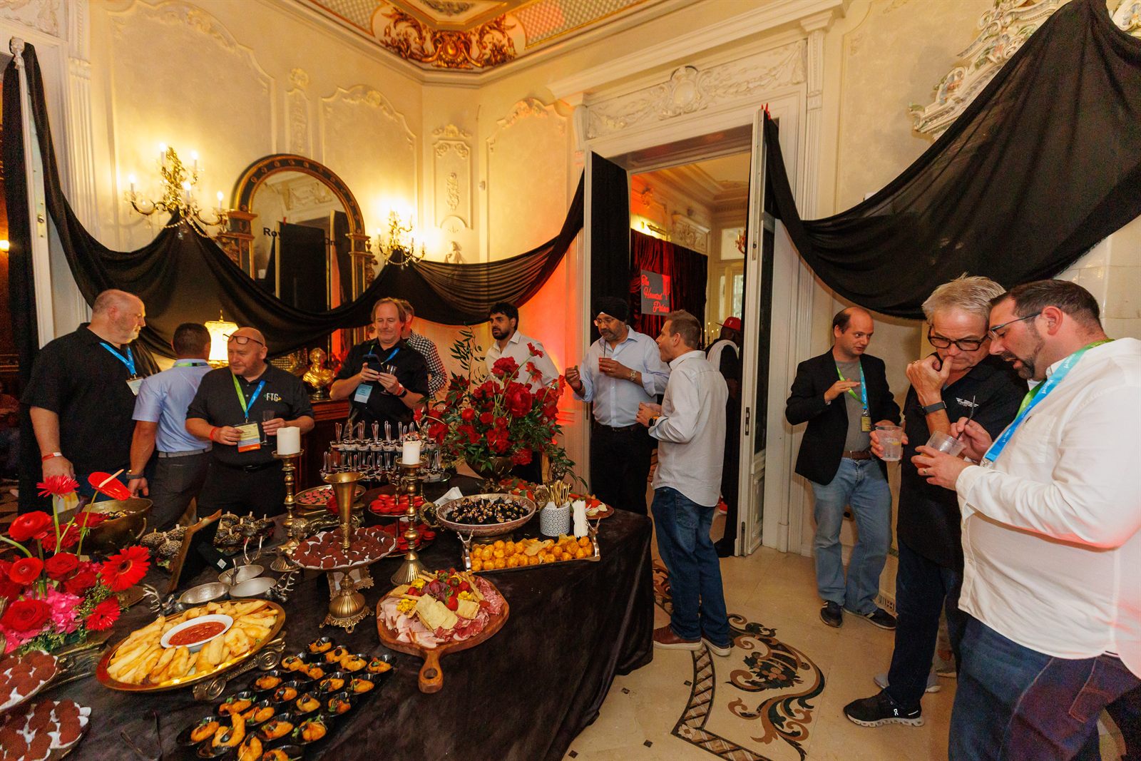Invitați la bufet și networking la evenimentul corporate de la Palatul Noblesse