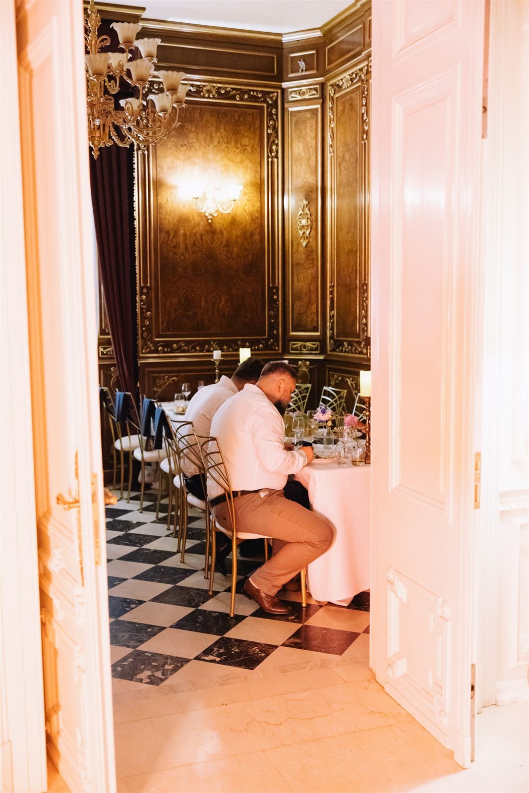 Saloane conectate la o petrecere privată de 50 de ani — enfiladă la Palatul Noblesse