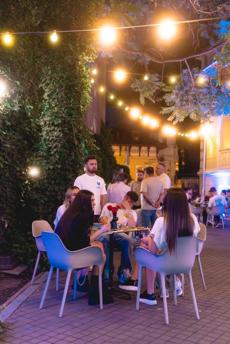 Garden Party la Palatul Noblesse – experiența elegantă a verii într-o grădină boemă din centrul orașului