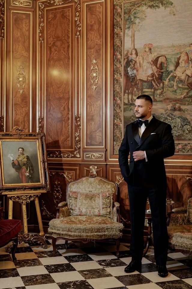 Portret de mire în saloanele Palatului Noblesse — ședință foto de nuntă