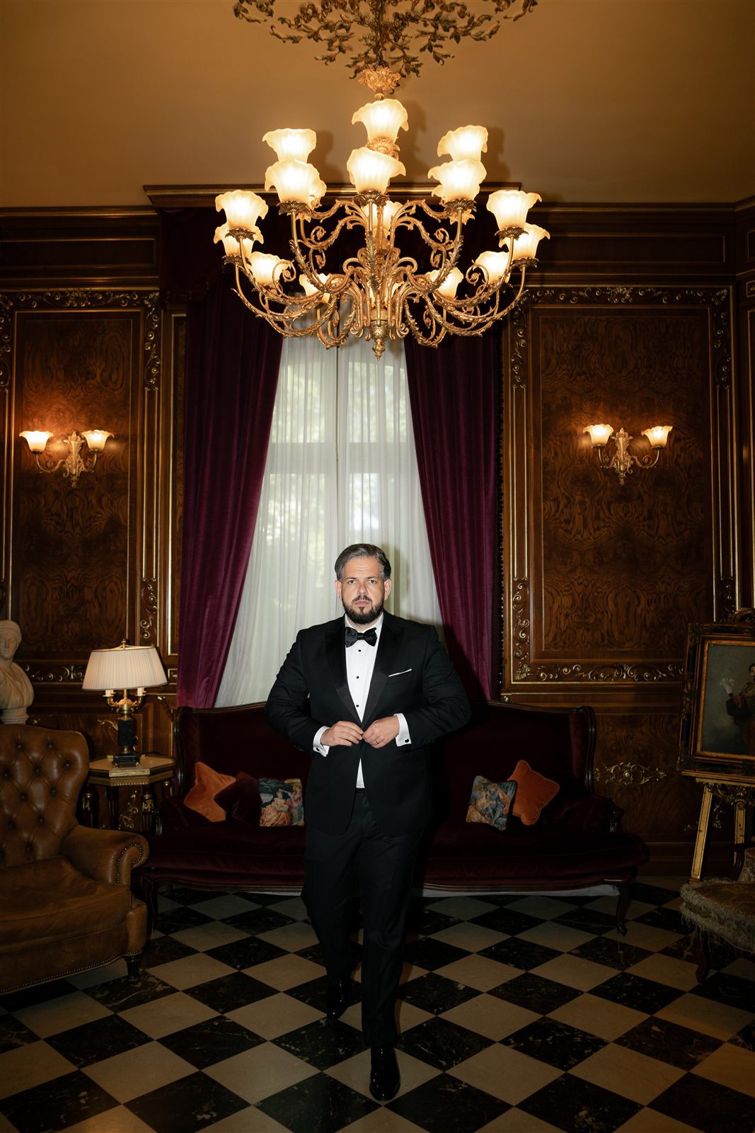 Mire in Salonul Regent cu boiserie de nuc la Palatul Noblesse