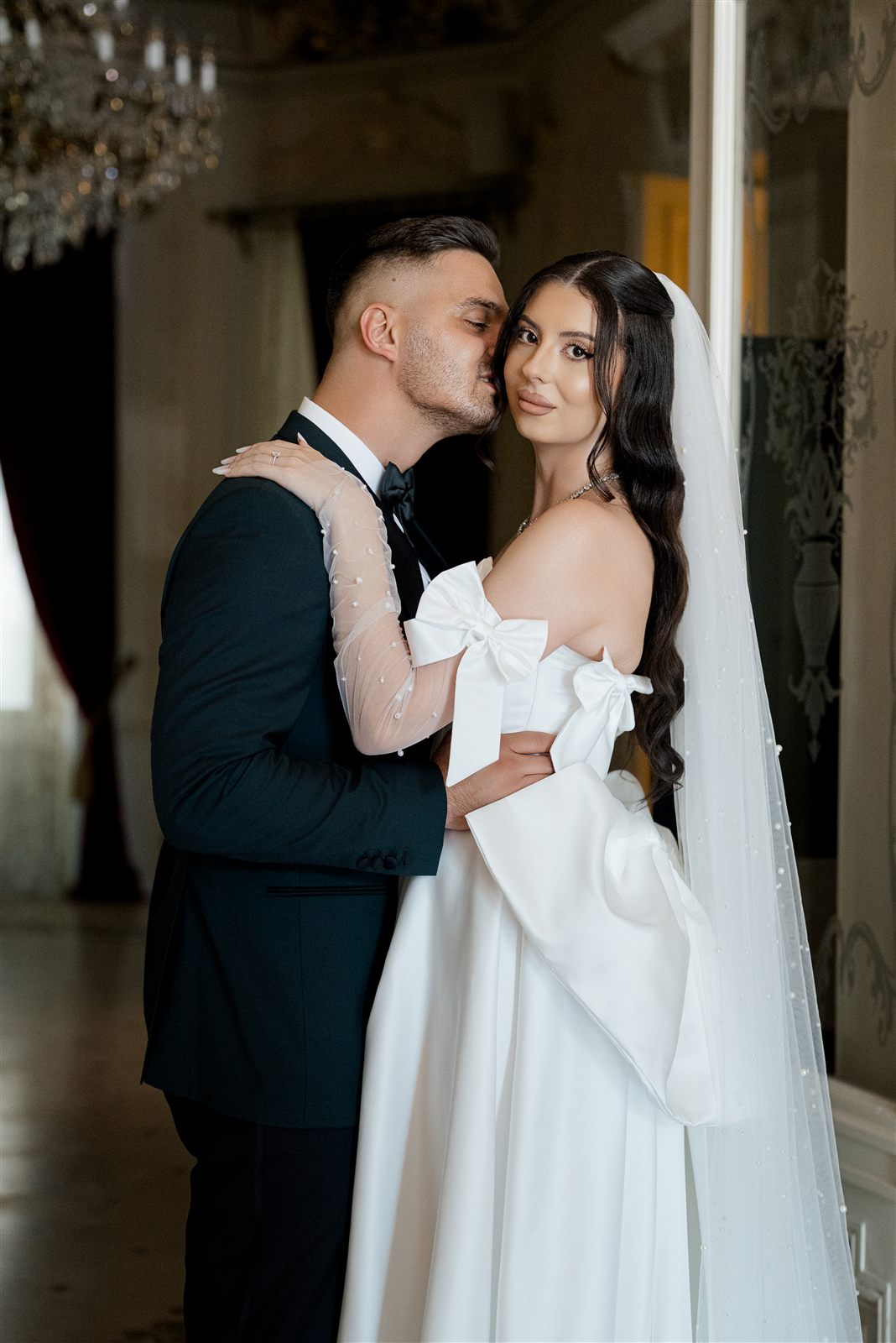 Cadru romantic cu voal la first look-ul de la Palatul Noblesse