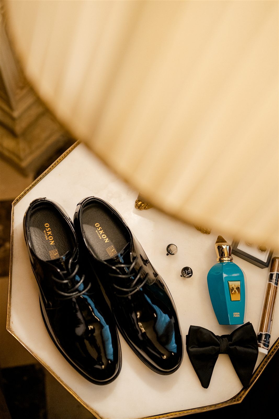 Pantofii si accesoriile mirelui, detalii de getting ready la Palatul Noblesse