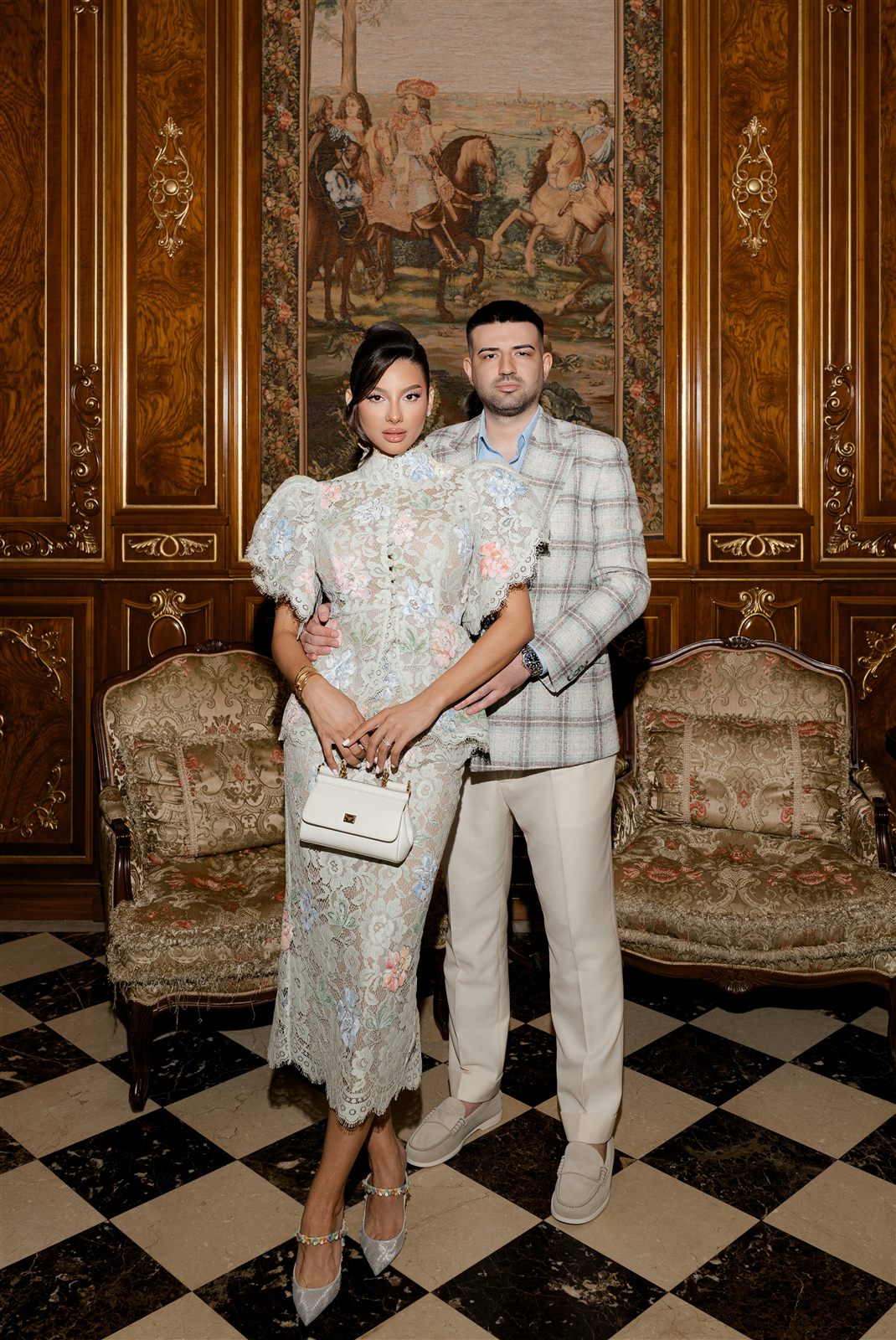 Rude ale mirilor în ținute couture din tweed — ședință foto de nuntă, Palatul Noblesse