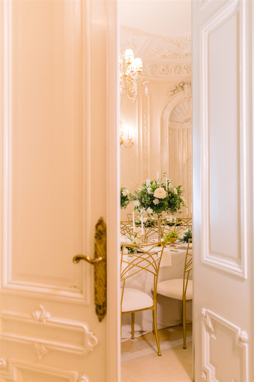 Pian cu decor floral pentru nunta la Palatul Noblesse