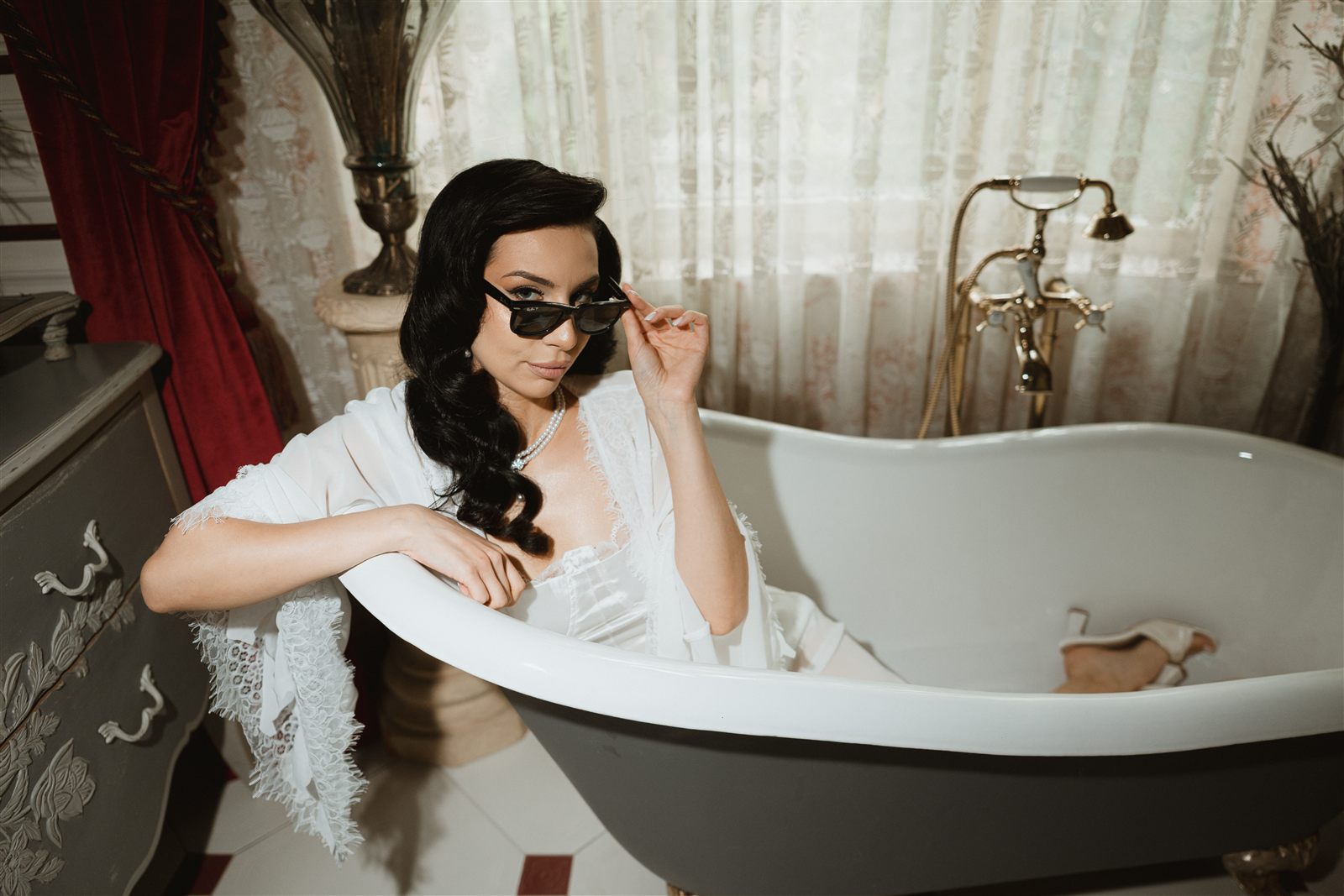 Mireasa in stil glam old money, cadru boudoir la Palatul Noblesse