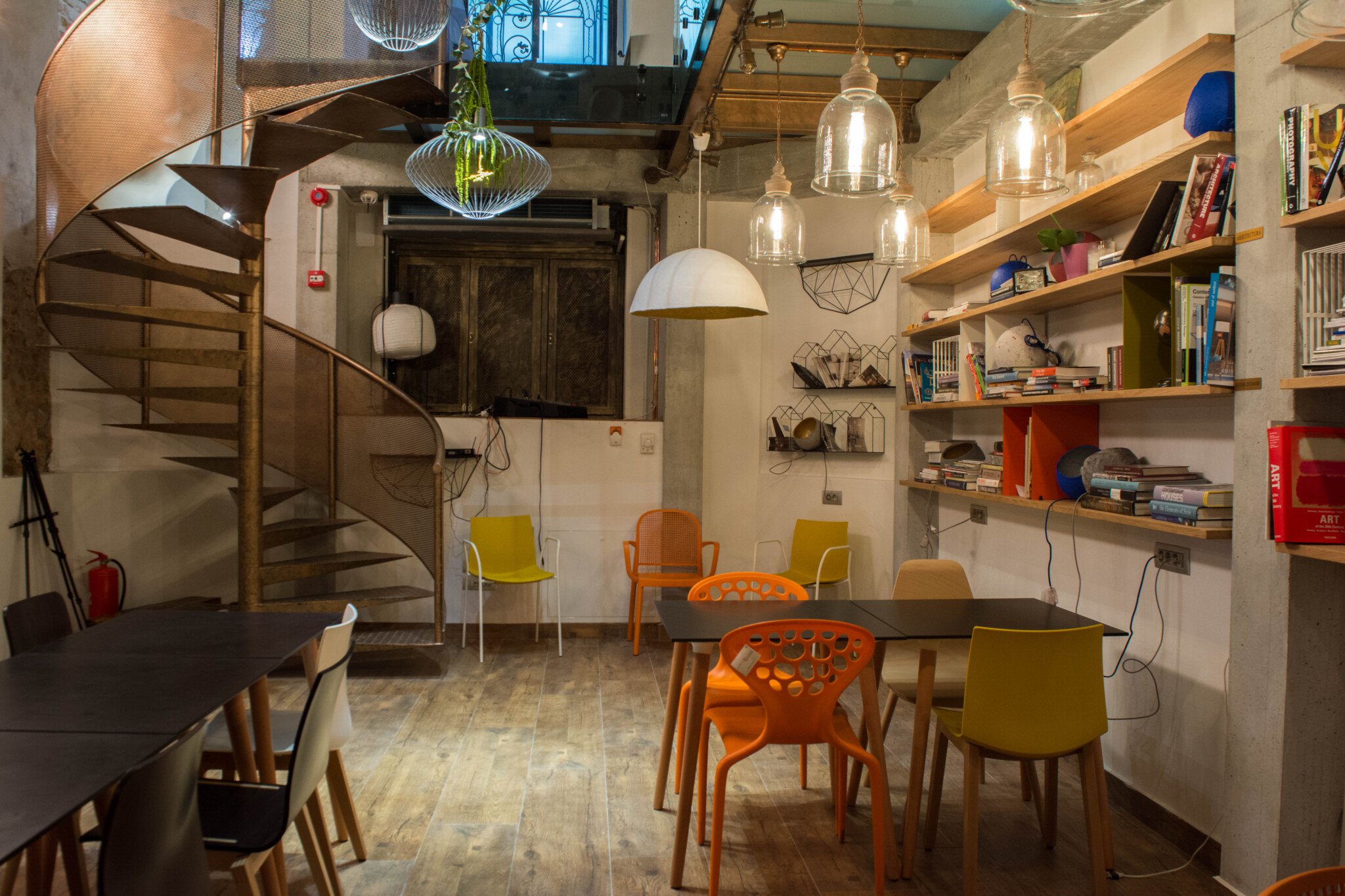 Biblioteka Hub Palatul Noblesse — locație premium pentru workshop-uri, cursuri și evenimente creative în București