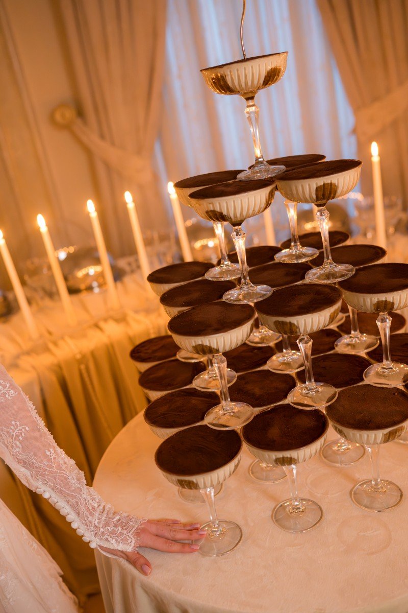 Turnul de tiramisu la Palatul Noblesse: Când desertul devine protagonistul serii - Palatul Noblesse