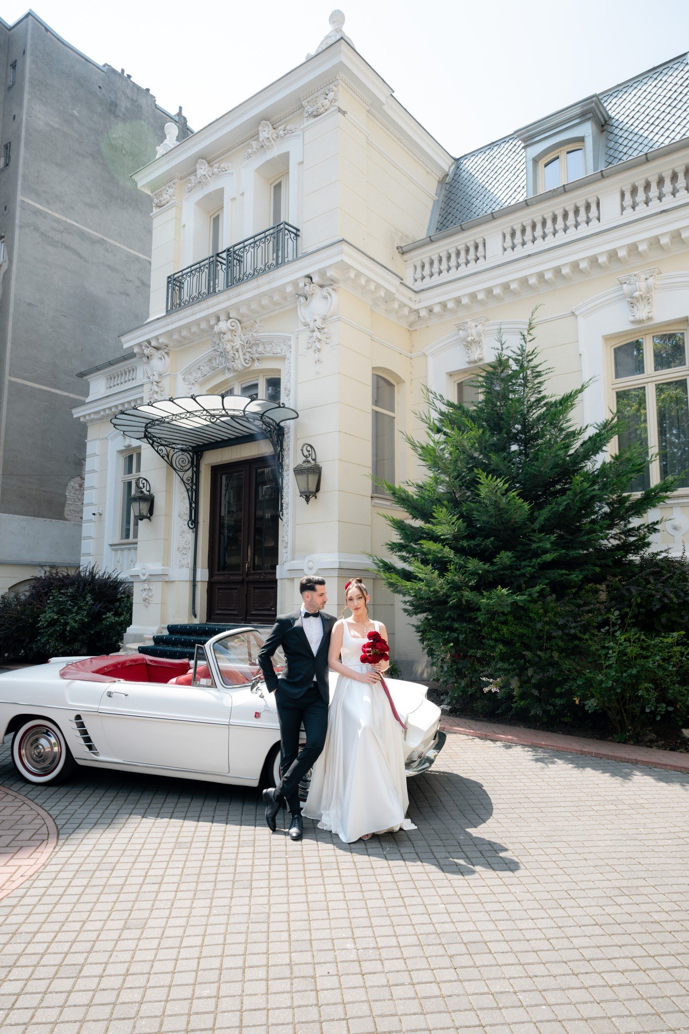 Mașina de epocă la Palatul Noblesse – apariția care transformă începutul într-un moment memorabil - Palatul Noblesse