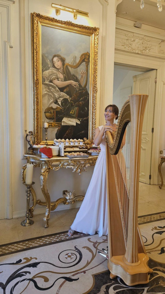 Moment live de harpă la Palatul Noblesse – eleganța care se simte în fiecare notă