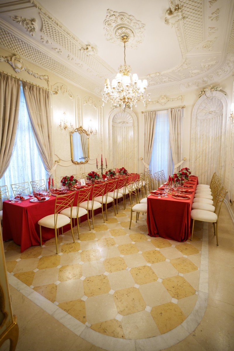 Tematică All Red pentru evenimente private la Palatul Noblesse - Palatul Noblesse