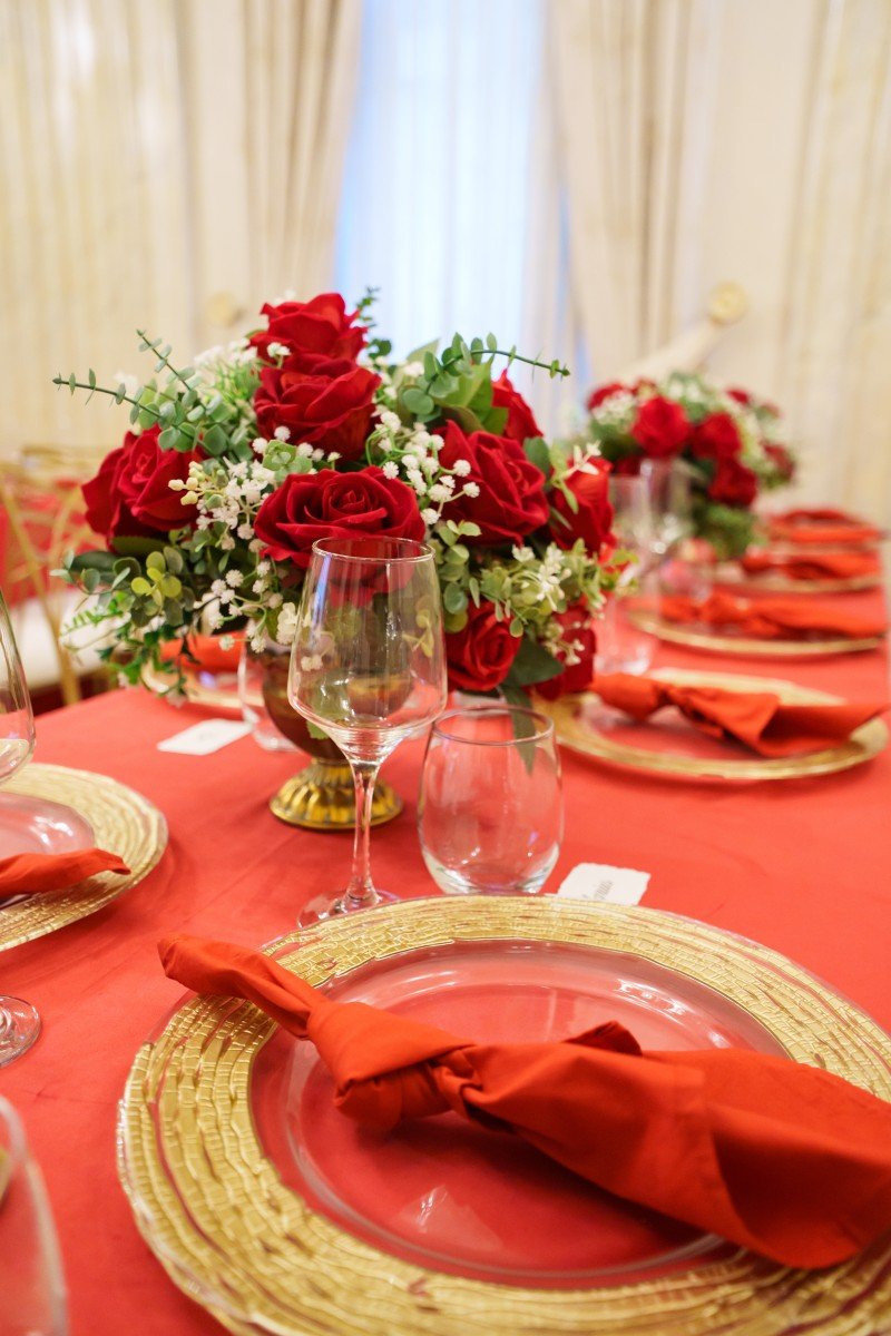 Tematică All Red pentru evenimente private la Palatul Noblesse - Palatul Noblesse
