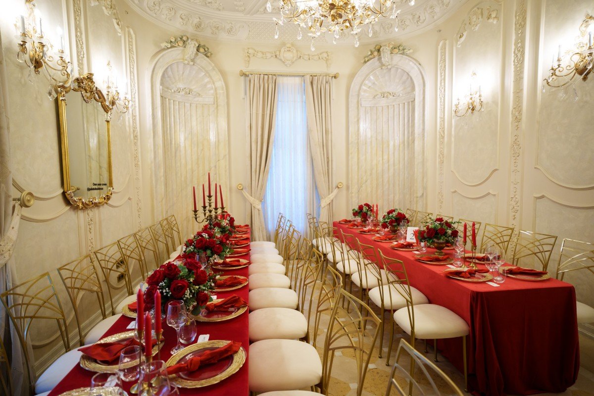 Tematică All Red pentru evenimente private la Palatul Noblesse - Palatul Noblesse