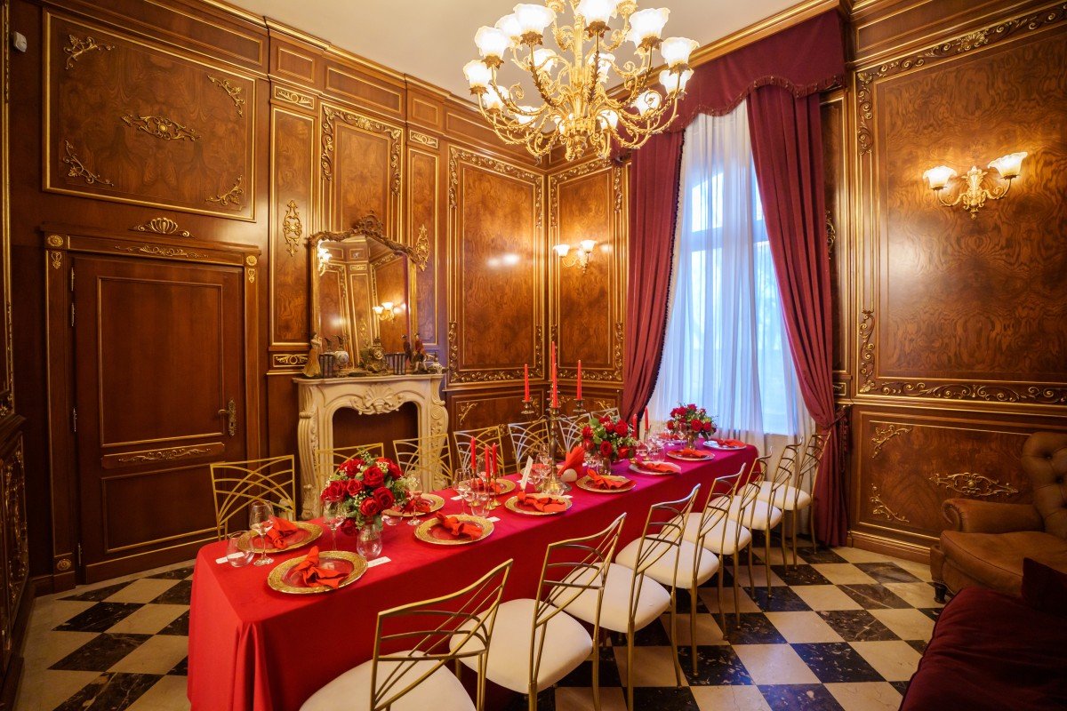 Tematică All Red pentru evenimente private la Palatul Noblesse - Palatul Noblesse