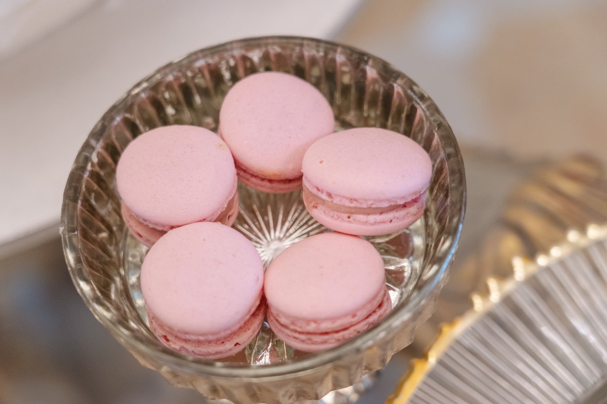 Turnul de macarons la Palatul Noblesse: Rafinamentul dulce care definește estetica unui eveniment - Palatul Noblesse