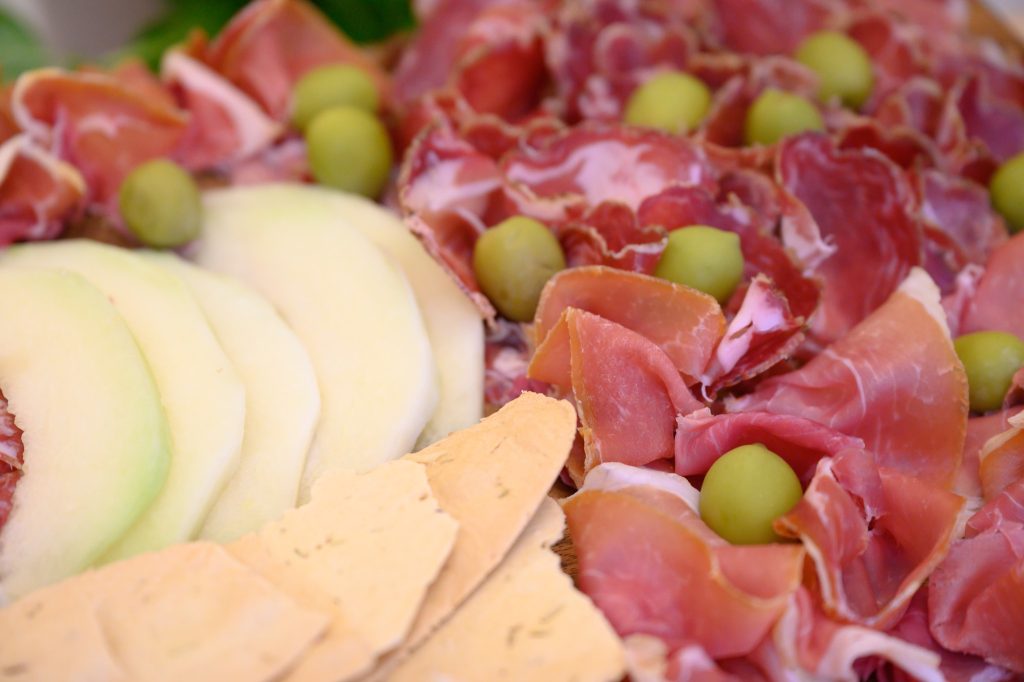 Meat &amp; Cheese Bar la Palatul Noblesse – experiență culinară flexibilă pentru evenimente active - Palatul Noblesse