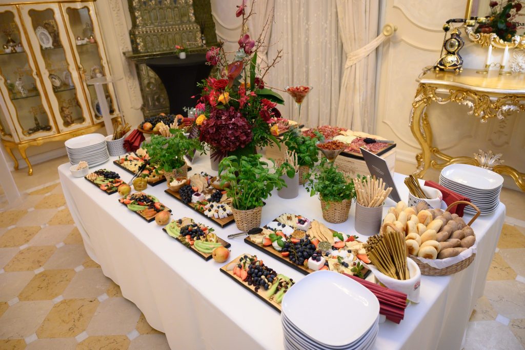 Meat &amp; Cheese Bar la Palatul Noblesse – experiență culinară flexibilă pentru evenimente active - Palatul Noblesse