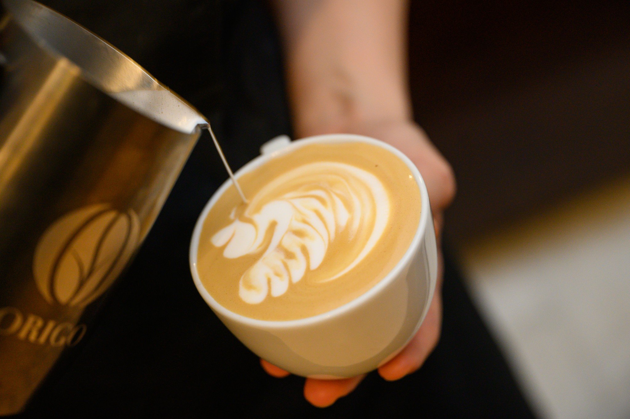 Ritualul cafelei la Palatul Noblesse: Unde arta unui barista transformă evenimentele în experiențe senzoriale - Palatul Noblesse