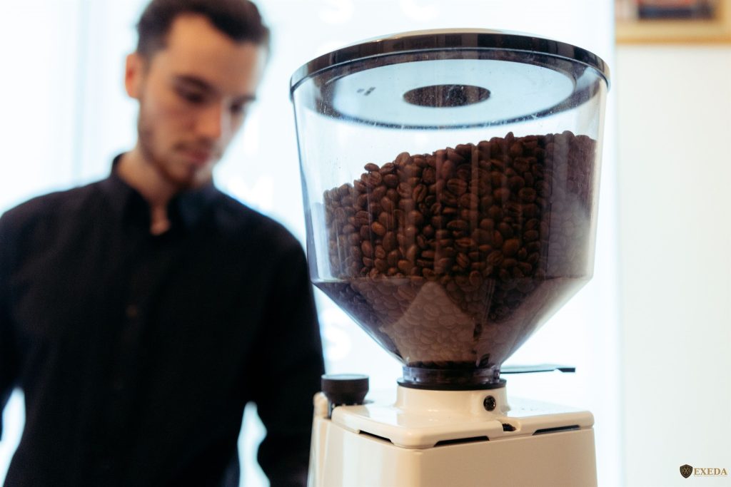 Ritualul cafelei la Palatul Noblesse: Unde arta unui barista transformă evenimentele în experiențe senzoriale