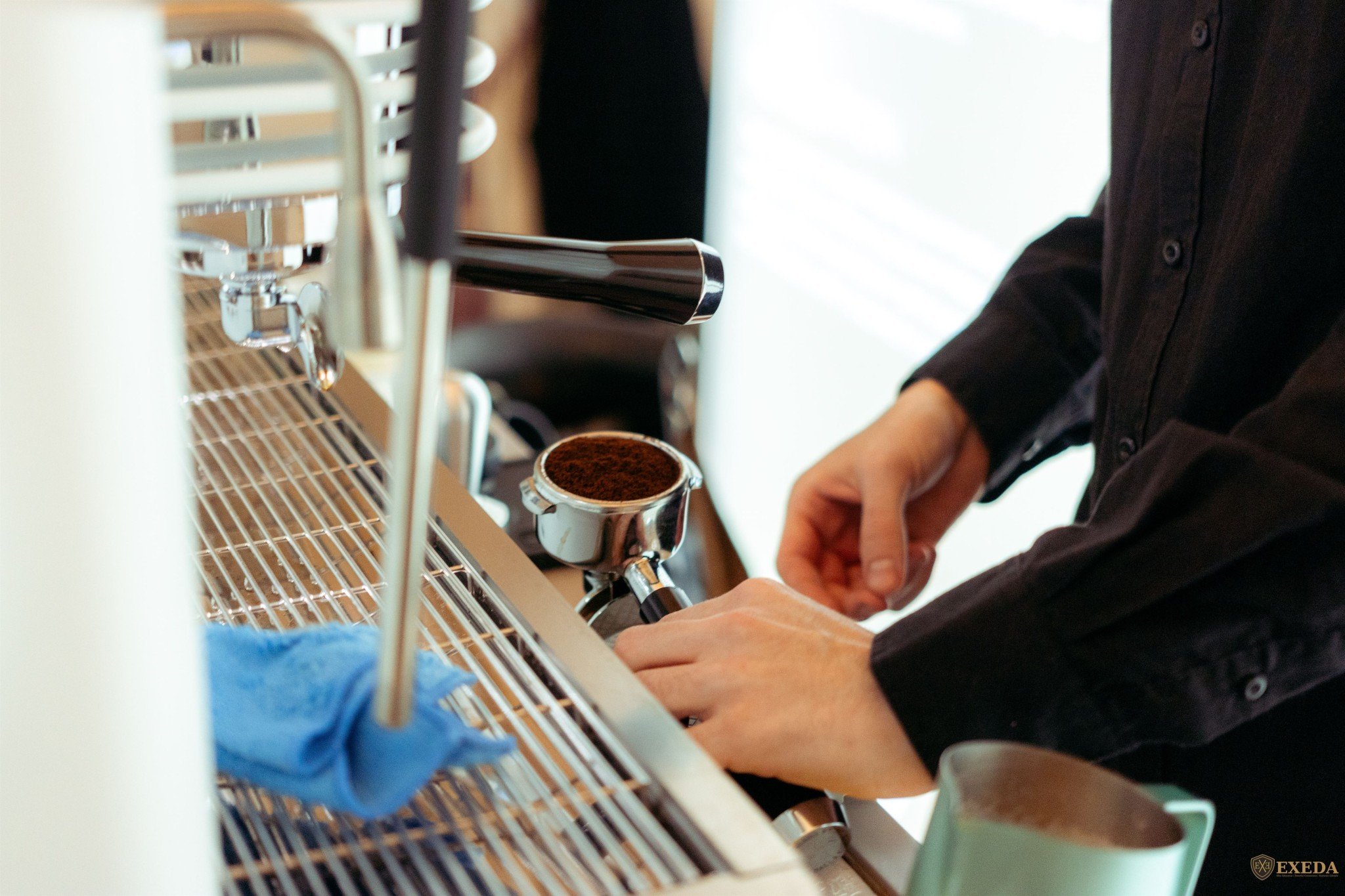 Ritualul cafelei la Palatul Noblesse: Unde arta unui barista transformă evenimentele în experiențe senzoriale - Palatul Noblesse
