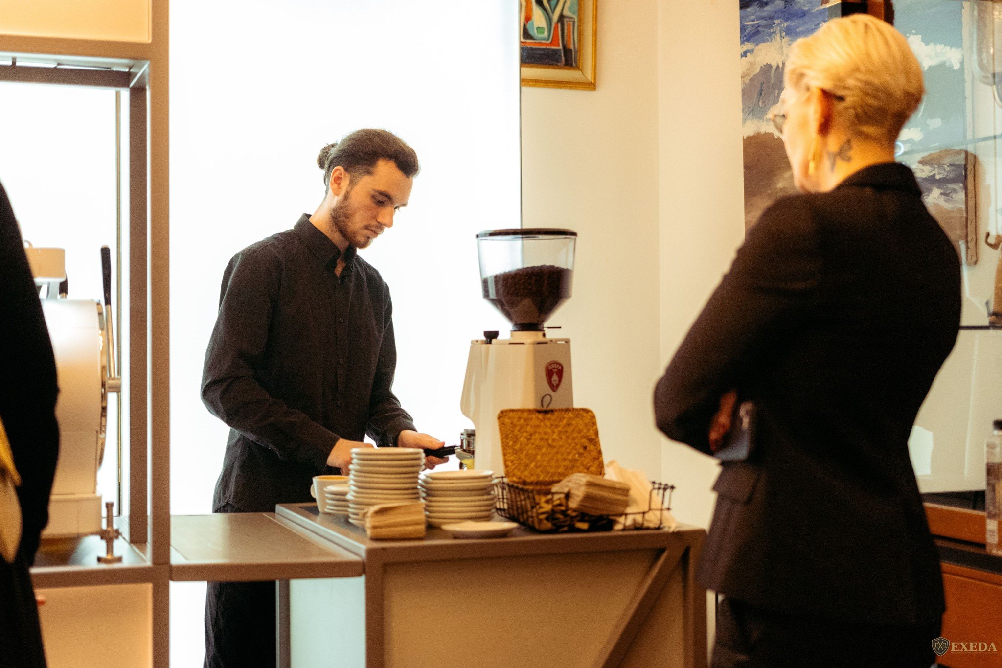 Ritualul cafelei la Palatul Noblesse: Unde arta unui barista transformă evenimentele în experiențe senzoriale - Palatul Noblesse
