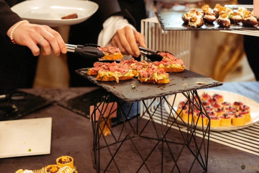 Buffet la Palatul Noblesse 1881 – experiența culinară care aduce eleganță și varietate evenimentelor - Palatul Noblesse