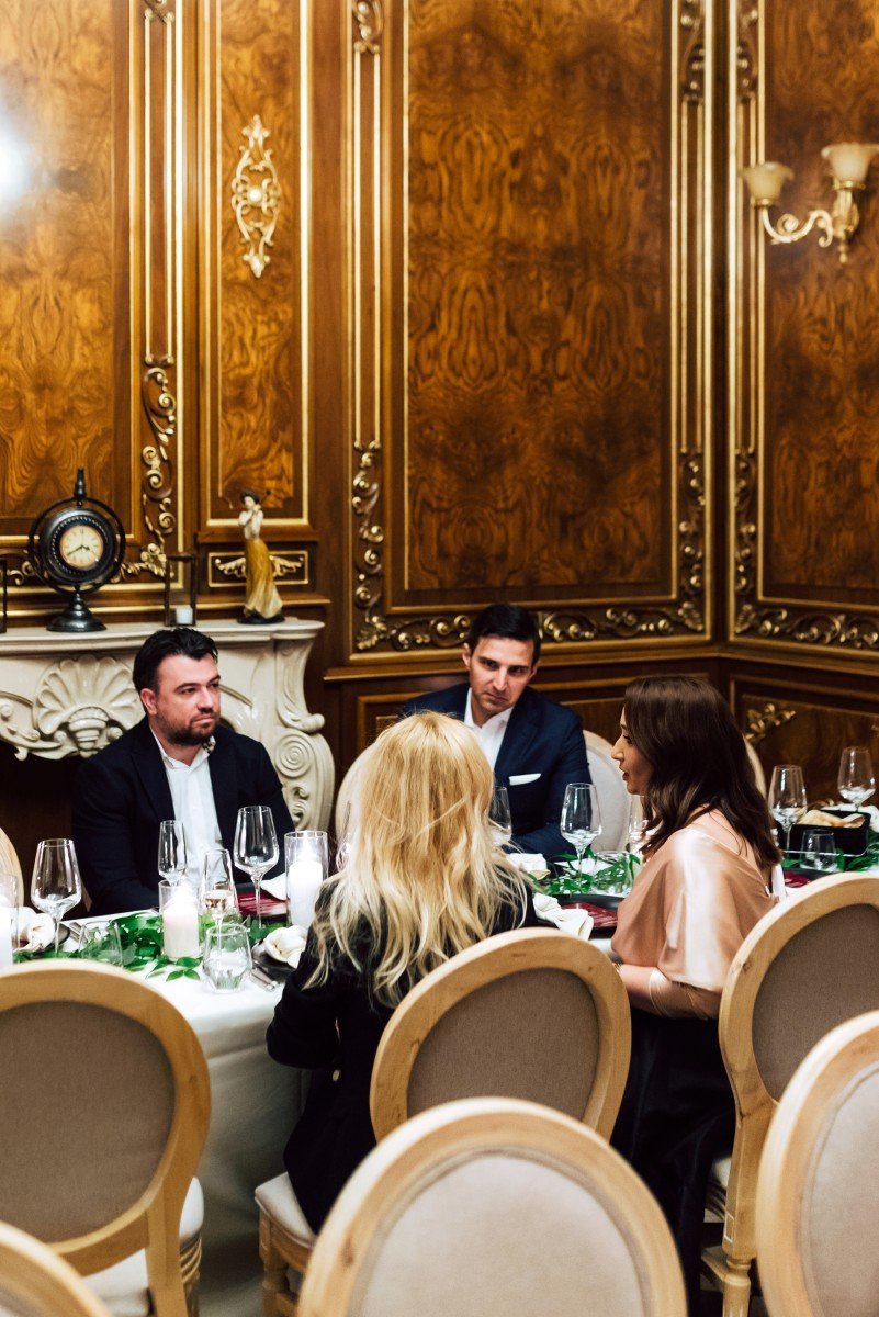 Saxofonist la Palatul Noblesse: Experiența live care transformă un eveniment într-un moment memorabil - Palatul Noblesse