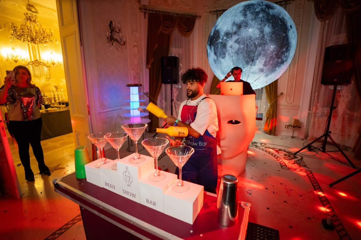Show Bar la Palatul Noblesse – spectacolul care transformă un eveniment într-o experiență memorabilă - Palatul Noblesse